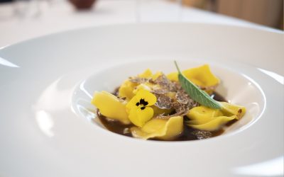 Tortelli ai porcini con gamberi, latte di cocco e limone
