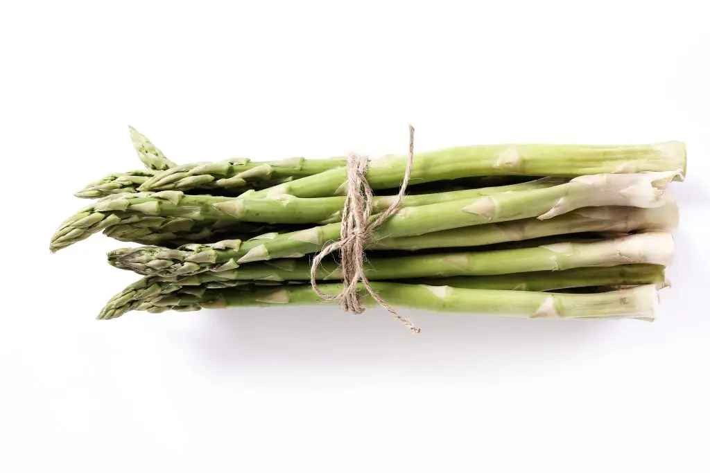 Asparagi e ingredienti per le ricette della tradizione pasquale in Trentino